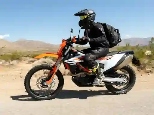 KTM 690 Enduro R — безкоштовна онлайн гра