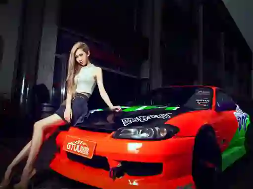 Girls and Cars — безкоштовна онлайн гра