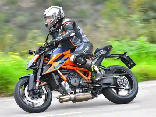 KTM Super Duke R — безкоштовна онлайн гра